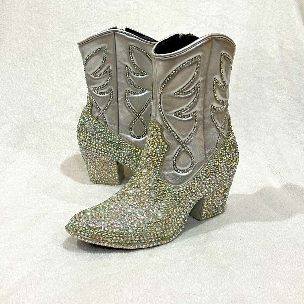 Silver Cowboy Boots Embellished in Iridescent Rhinestones & Pearls Size 8 - Picture 16 of 16